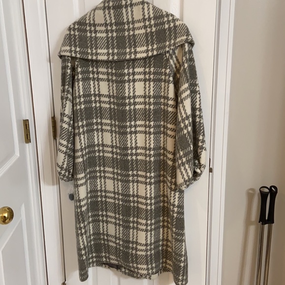 Gray and white coat. New. Never worn. - Picture 4 of 5
